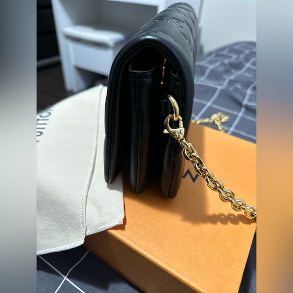 Louis Vuitton Pochette Coussin - Picture 3 of 11